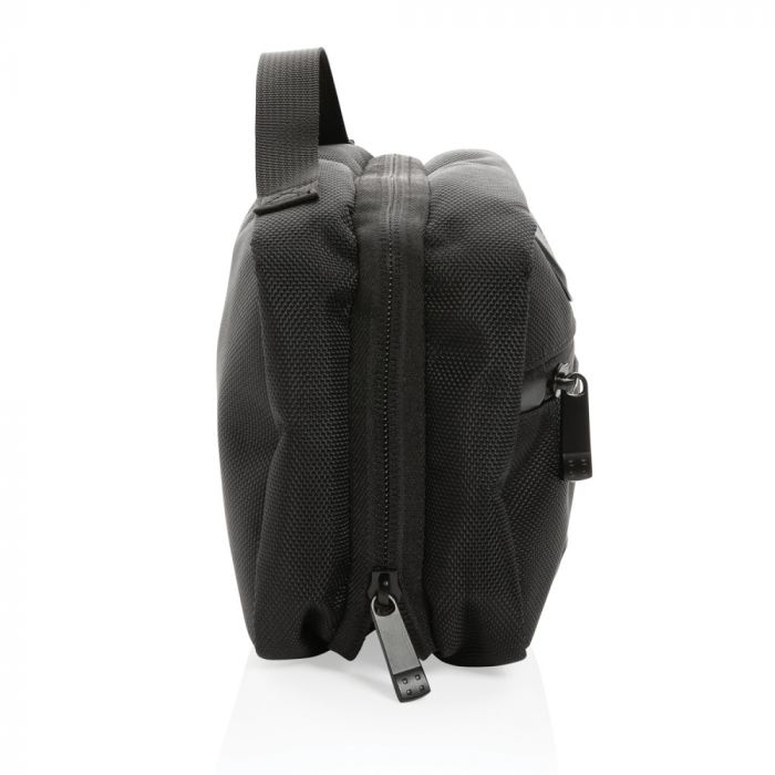 Косметичка Swiss Peak Voyager из RPET AWARE™, черный